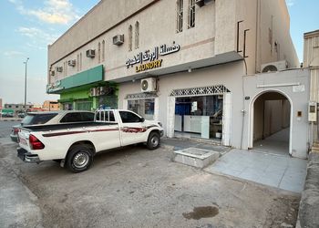 شقة بغرفة جلوس وغرفة نوم 
