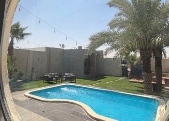 شاليه بمسبح وألعاب اطفال