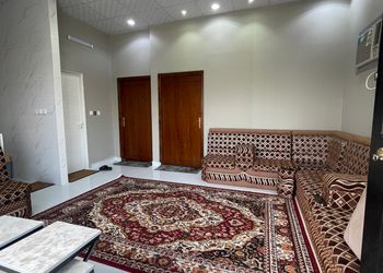 شقة بصالة وغرفتين نوم 