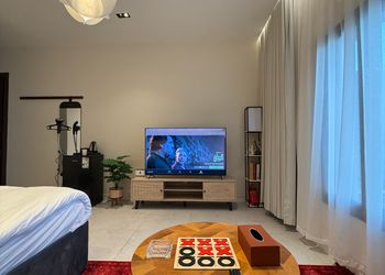 استديو بسرير ماستر وجلسة جانبية 