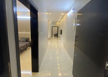 شقة بغرفة معيشة وغرفتين نوم 