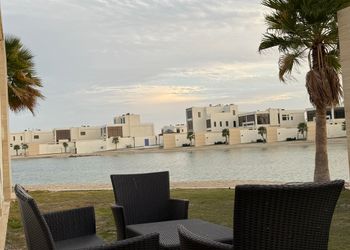 شاليه باطلاله على البحر مع مسبح 