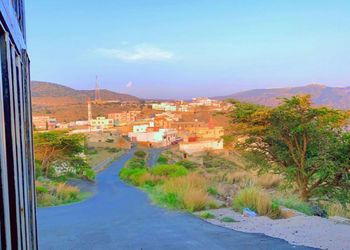 فيلا ببلكونه مطلة على الجبل