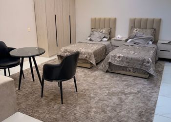 استديو بجلسة خارجية وسرير ماستر 