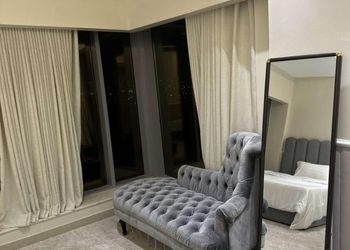 شقة بإطلالة مميزة وصالة أنيقة 