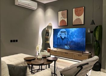 شقة بدخول ذاتي وتصميم هادئ