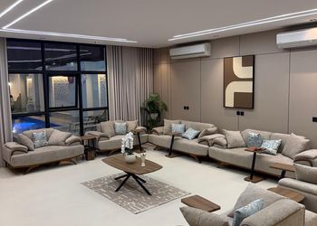 شاليه بمسطح اخضر وجلسة خارجية
