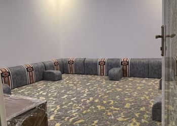 شاليه بصالة مطلة على المسبح