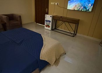 استديو بسرير ماستر وأثاث مريح 