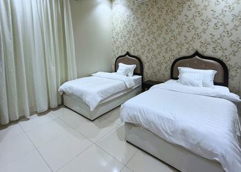 شقة بغرفة معيشة وغرفتين نوم 