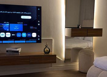 استديو بأثاث مريح وبسيط 