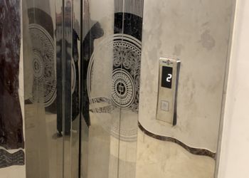 استديو بسرير ماستر وأثاث مريح 