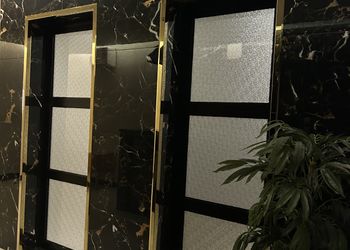 استديو بأثاث مريح وبسيط 