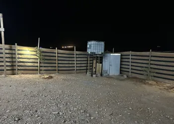 مخيم  بجلسة خارجية وبيت شعر 