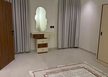 استديو بسرير ماستر وجلسة جانبية 