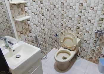شاليه بجلسة خارجية ومسبح 