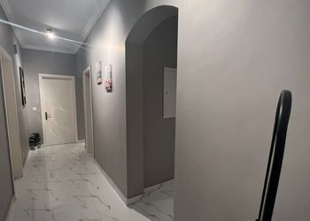 شاليه بصالة مطلة على البحر 