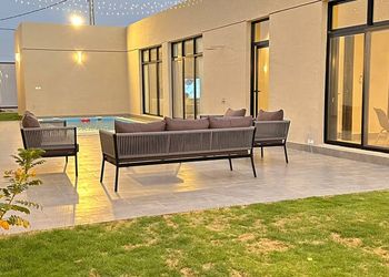 شالية بمجلس مطل على المسبح 