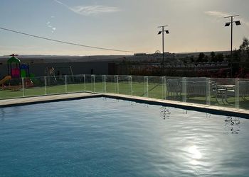 استراحة بمسطحات خضراء وملاعب