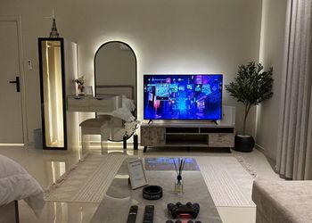 استديو بتصميم أنيق ودخول ذاتي