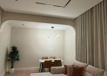 شقة بتصميم أنيق وغرفتين نوم