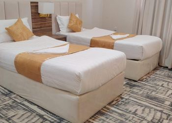 3 غرف ومطبخ وحمامين