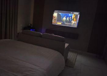 استديو بسرير ماستر وجلسة 