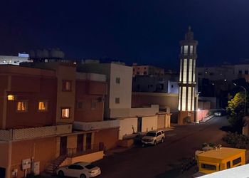 شقة بثلاث غرف نوم وصالة 