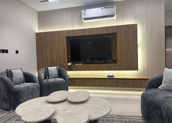 شقة بغرفة معيشة وغرفتين نوم 