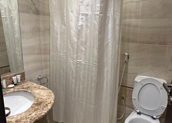 استديو بأثاث مريح وبسيط 