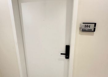استديو بسرير ماستر 