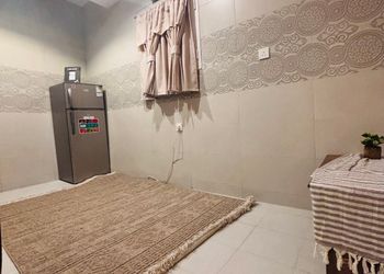 شقة بغرفة معيشة وغرفة نوم 
