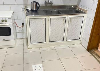شقة بغرفتين نوم وأثاث مريح