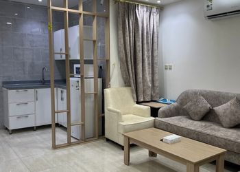 شقة بغرفة معيشة وغرفة نوم 