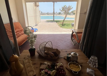 شاليه بإطلالة على البحر والحديقة