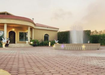 مزرعة بمناظر خلابة وجلسة خارجية 