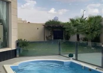شالية انيق بصالة ومسبح خارجي 