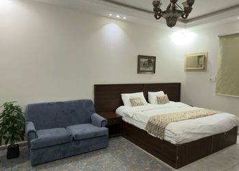 استديو بسرير ماستر 