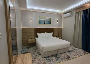 غرفة سرير ماستر بدورة مياة