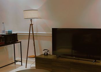 استديو بأثاث مريح وبسيط 