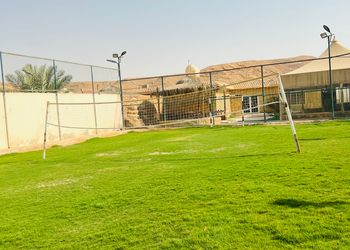 شاليه بمسبح خارجي وجلسة خارجية