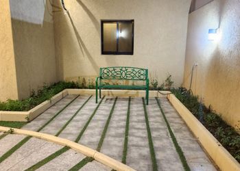 شالية بمجلس مطل على المسبح 