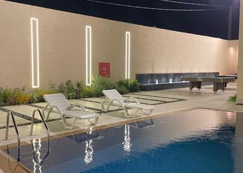 استراحة بمسطح اخضر ومجالس