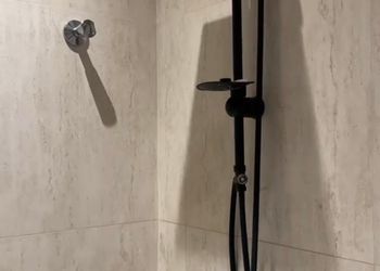 شقة بصالة مريحة وغرفتين نوم 