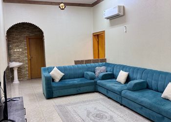 شقة بأثاث مريح وبسيط 