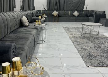 استراحة بمجلس وفناء خارجي 