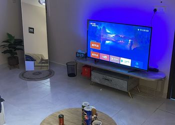 استديو بسرير ماستر وجلسة مريحة