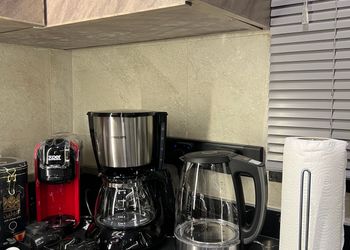 شقة بصالة أنيقة ودخول ذاتي