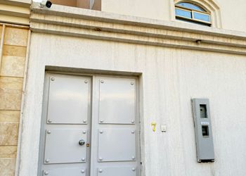 استديو بسرير ماستر وجلسة جانبية 