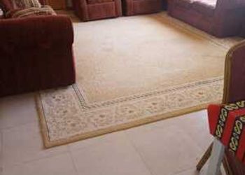 استراحة بجلسه مطله على مسطح اخضر